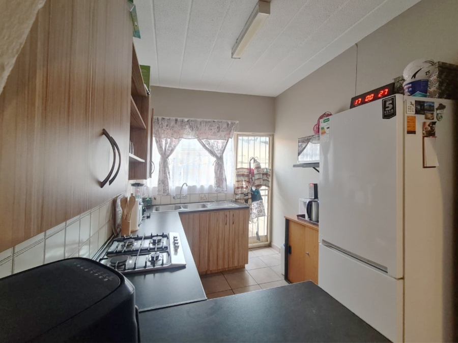 To Let 2 Bedroom Property for Rent in Ifafi North West